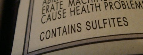 Contains Sulfites label on wine bottle